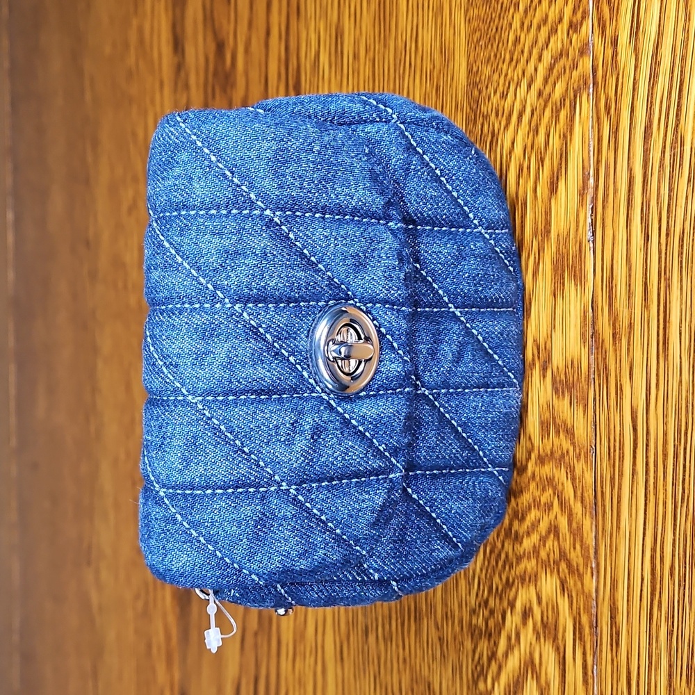 Coach Turnlock Card Case With Quilting NWT - Picture 2 of 4